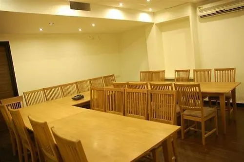 Red Earth Hotel Gurgaon 2*,